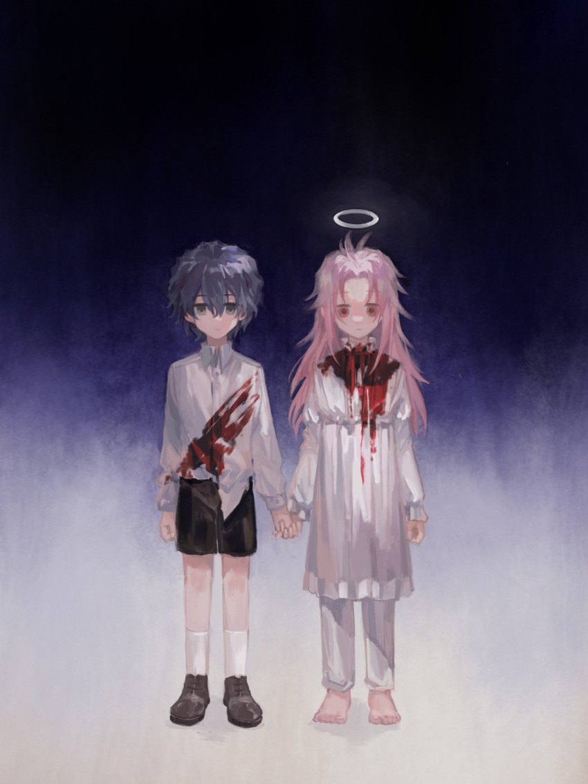 2boys absurdres alternate_costume barefoot black_eyes black_shorts blood blood_on_clothes blue_hair brown_footwear chinese_commentary closed_mouth commentary_request dark_blue_hair expressionless full_body hair_between_eyes halo hatsutori_hajime highres holding_hands long_hair long_sleeves male_focus multiple_boys nightgown otoko_no_ko pants pink_hair red_eyes saibou_shinkyoku shirt shirt_partially_tucked_in short_hair shorts socks utsugi_noriyuki white_halo white_nightgown white_pants white_shirt white_socks xian_yue