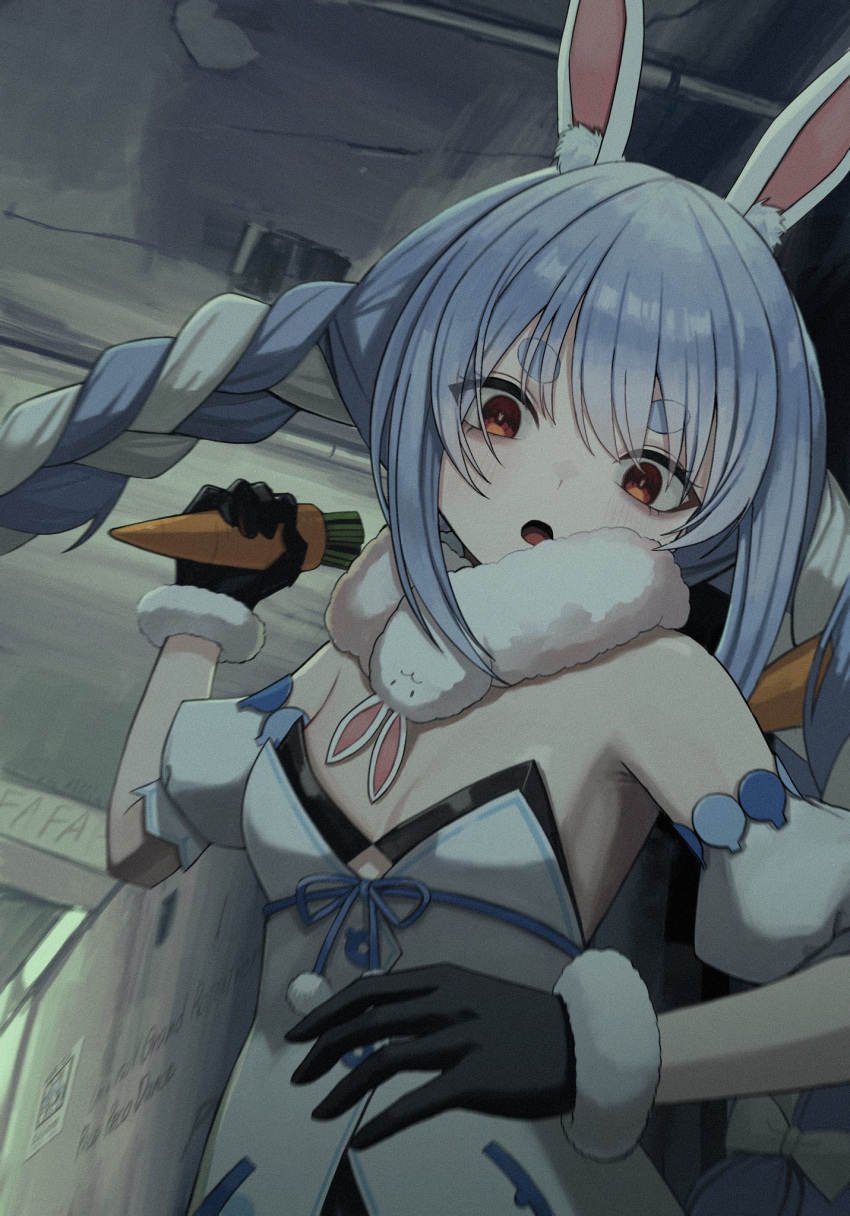 animal_ear_fluff animal_ears bare_shoulders black_gloves black_leotard blue_hair bow braid breasts bright_pupils carrot carrot_hair_ornament coat_dress commentary dark detached_sleeves don-chan_(usada_pekora) eyelashes female film_grain food-themed_hair_ornament from_below from_side fur-trimmed_gloves fur_scarf fur_trim gloves hair_between_eyes hair_ornament hair_ribbon hairbow hand_on_own_hip hand_up hashtag-only_commentary highres hikimayu holding holding_carrot hololive improvised_weapon incoming_attack indoors leotard leotard_under_clothes light_blush long_hair looking_at_viewer looking_down looking_to_the_side multicolored_hair open_mouth puffy_short_sleeves puffy_sleeves rabbit-shaped_pupils rabbit_ears rabbit_girl red_eyes reverse_grip ribbon sakiika0513 scarf short_eyebrows short_sleeves small_breasts solo stab strapless strapless_leotard symbol-shaped_pupils thick_eyebrows twin_braids two-tone_hair upper_body usada_pekora usada_pekora_(1st_costume) very_long_hair virtual_youtuber white_bow white_hair white_ribbon white_scarf wooden_ceiling wooden_wall