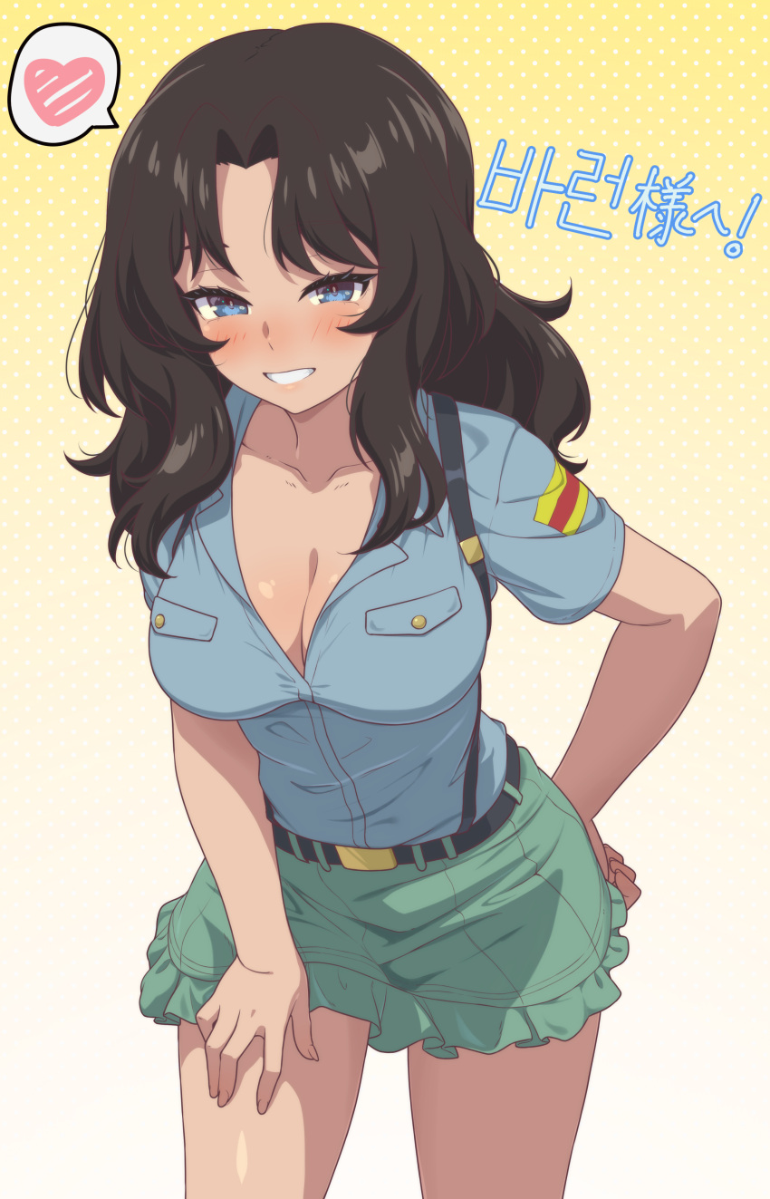 absurdres ada_badguy aoshidan_school_uniform belt blue_eyes blue_shirt breasts brown_hair cleavage collarbone cowboy_shot dark-skinned_female dark_skin el_(girls_und_panzer) female girls_und_panzer gradient_background green_skirt grin heart highres large_breasts leaning_forward looking_at_viewer miniskirt school_uniform shirt skirt smile solo spoken_heart suspenders thighs white_background yellow_background