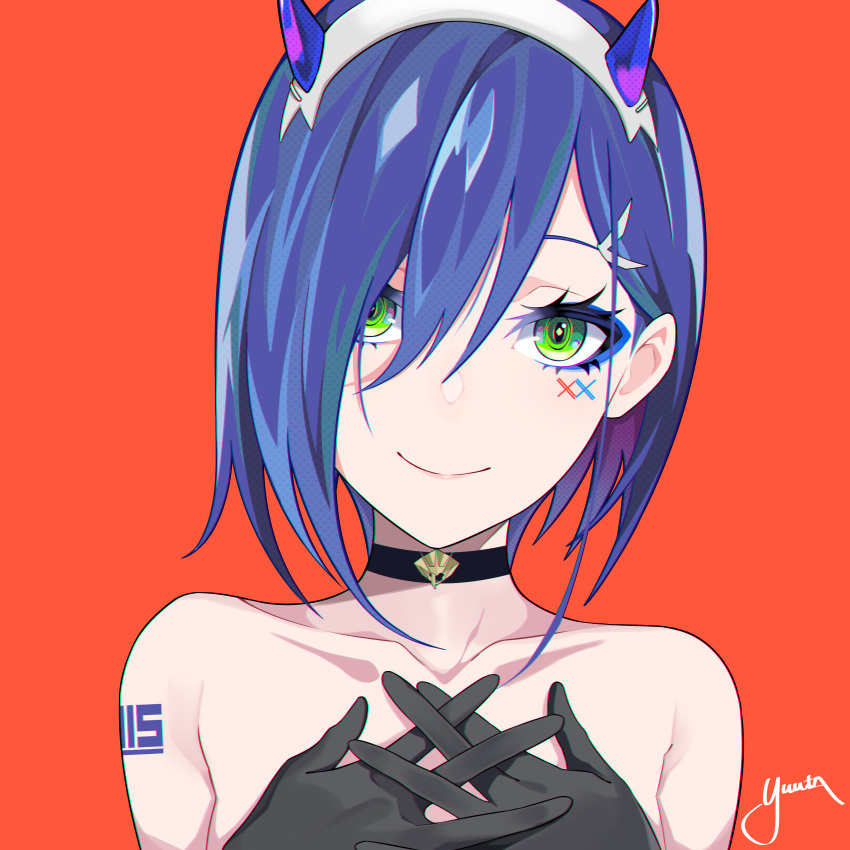 absurdres bad_id bad_pixiv_id black_choker black_gloves blue_eyeshadow blue_hair choker closed_mouth collarbone commentary_request darling_in_the_franxx eyebrows_hidden_by_hair eyeshadow female gloves green_eyes hair_ornament hair_over_one_eye hairband hairclip hands_up highres horns ichigo_(darling_in_the_franxx) lam_(style) makeup nude orange_background own_hands_together short_hair signature simple_background smile solo upper_body white_hairband yuuta_(yuuta0312)