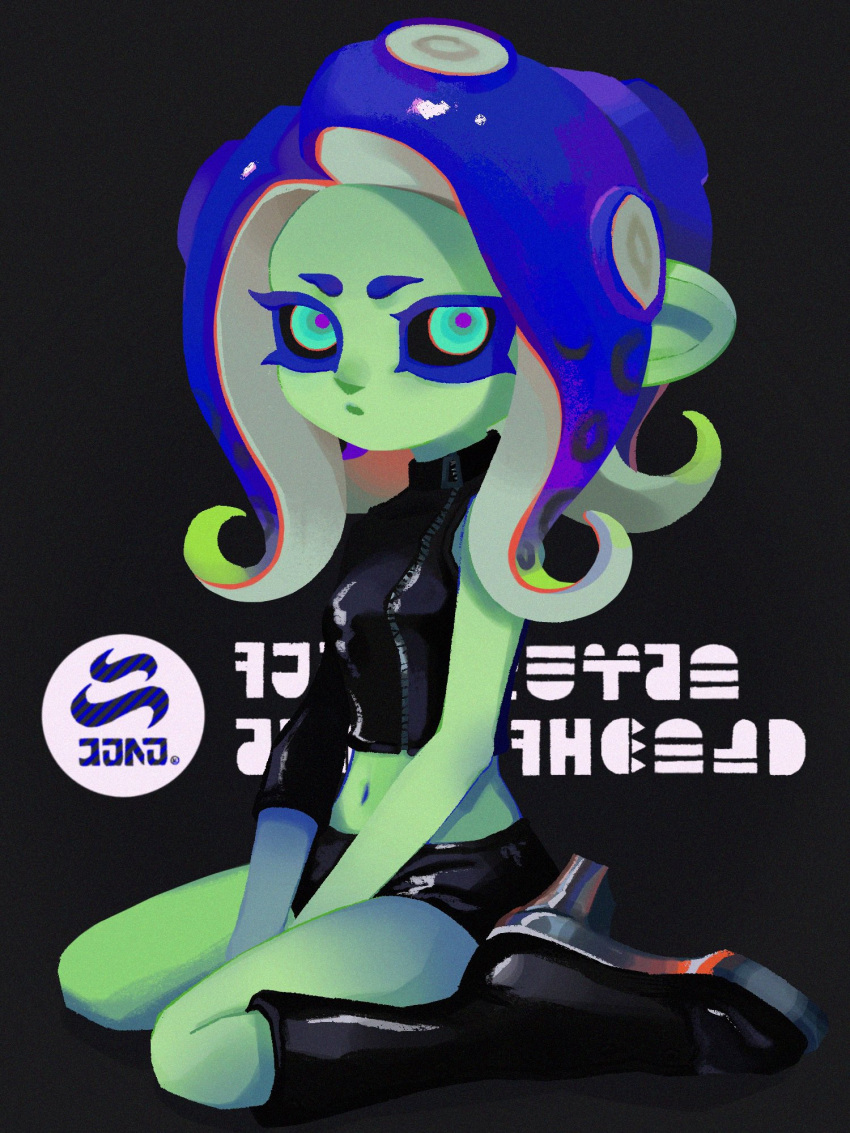 agent_8_(splatoon) between_legs black_footwear black_sclera black_shirt black_skirt blue_eyes blue_hair boots breasts closed_mouth colored_eyelashes colored_sclera colored_skin colored_tips crop_top female full_body gradient_hair green_hair green_skin grey_background hand_between_legs high_heel_boots high_heels highres inkling_(language) ka1_(k4k37) knee_boots medium_hair midriff miniskirt multicolored_hair navel octoling octoling_girl octoling_player_character parted_bangs pencil_skirt pink_pupils sanitized_(splatoon) shirt simple_background single_sleeve skirt solo splatoon_(series) splatoon_2 splatoon_2:_octo_expansion suction_cups tentacle_hair two-tone_hair zipper zipper_pull_tab