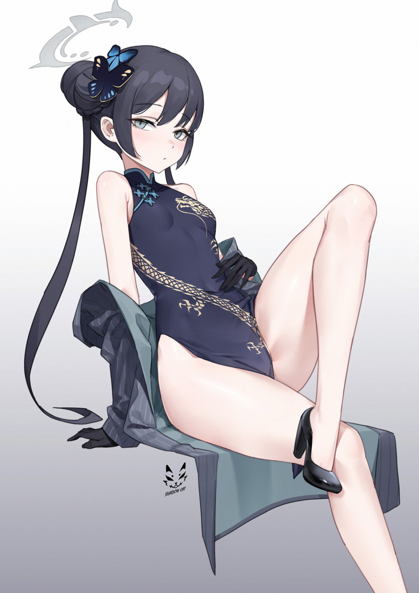 bare_shoulders black_dress black_footwear black_gloves black_hair blue_archive blush breasts butterfly_hair_ornament china_dress chinese_clothes closed_mouth commentary dragon_print dress female foot_out_of_frame gloves gradient_background grey_background grey_eyes hair_bun hair_ornament halo high_heels highres kisaki_(blue_archive) legs long_hair looking_at_viewer off_shoulder shadow_cat_(yingmiao) simple_background sitting small_breasts solo thighs toe_cleavage twintails