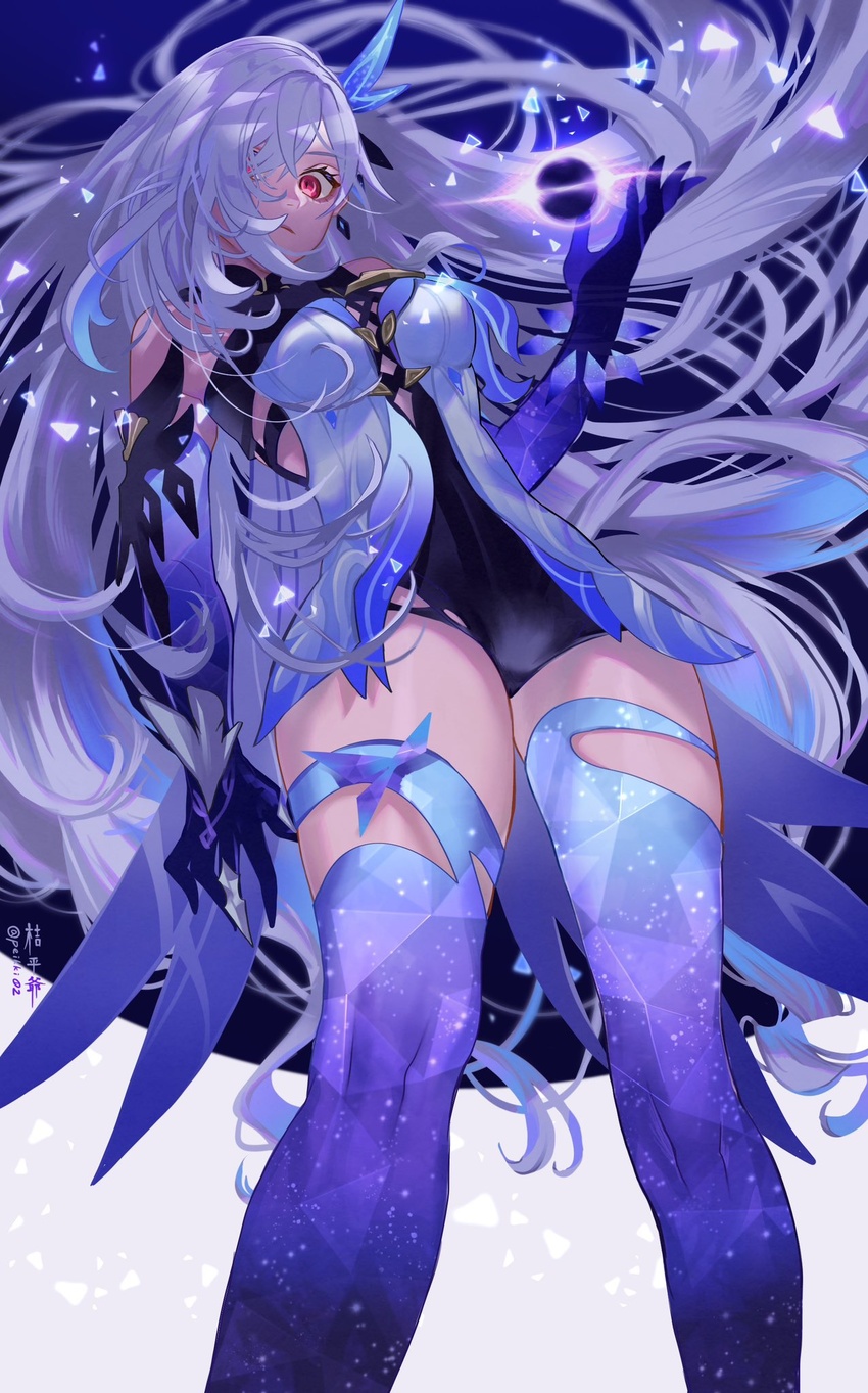 black_gloves black_shorts blue_background blue_feathers blue_thighhighs feather_hair_ornament feathers female genshin_impact gloves grey_background grey_hair hair_ornament hair_over_one_eye highres kippeijii long_hair looking_at_viewer looking_down multicolored_background one_eye_covered red_eyes shirt shorts skirk_(genshin_impact) solo starry_sky_print thighhighs white_background white_shirt