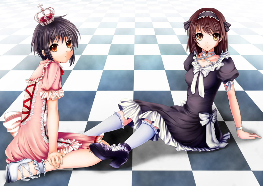 2girls bad_id bad_pixiv_id checkered crown dress kneehighs lolita_fashion multiple_girls nagato_yuki photoshop_(medium) prinz_luzifer sitting socks suzumiya_haruhi suzumiya_haruhi_no_yuuutsu