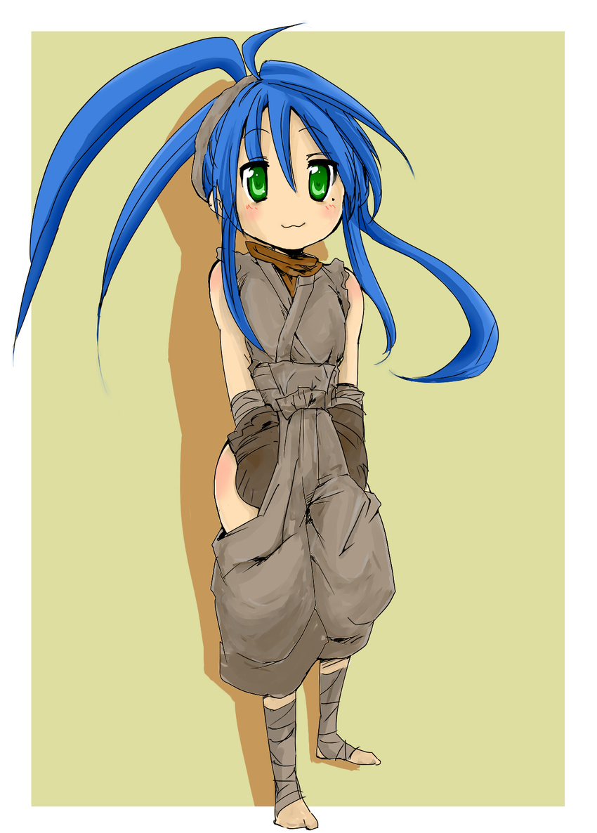 ahoge bad_id bad_pixiv_id barefoot blue_hair cosplay female green_eyes highres ibuki_(street_fighter) ibuki_(street_fighter)_(cosplay) izumi_konata long_hair lucky_star mole mole_under_eye ninja parody ryon45 solo street_fighter thighs