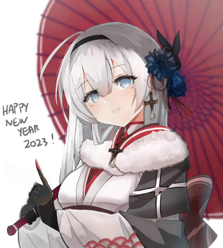 2023 absurdres alternate_costume azur_lane black_gloves black_hairband blue_eyes blue_flower cross cross_earrings earrings female flower fur-trimmed_kimono fur_trim gloves hair_between_eyes hair_flower hair_ornament hairband happy_new_year highres holding holding_umbrella japanese_clothes jewelry kimono long_sleeves looking_at_viewer mainz_(azur_lane) oil-paper_umbrella red_umbrella simple_background solo umbrella unli_free white_background white_hair white_kimono wide_sleeves