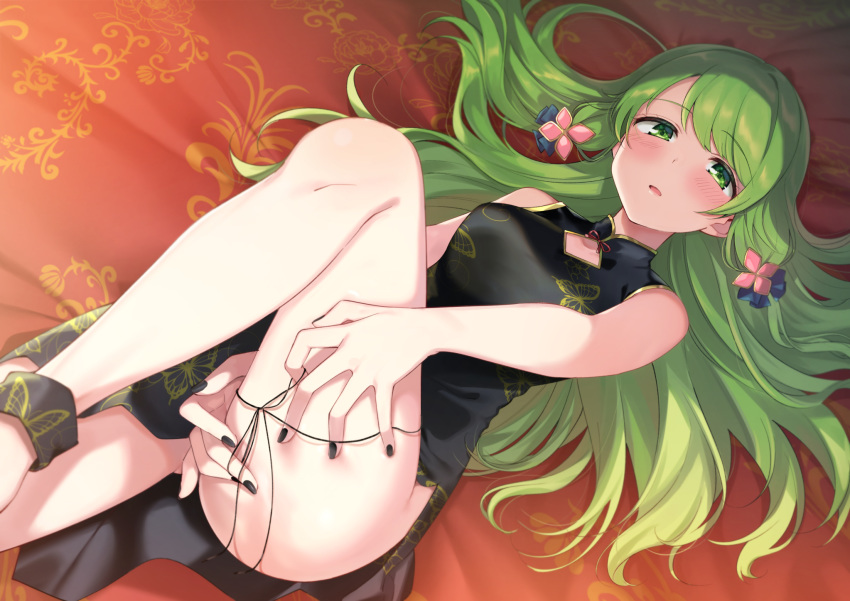 ass_visible_through_thighs black_dress black_nails blurry blush breasts china_dress chinese_clothes commentary depth_of_field dress feet_out_of_frame female green_eyes green_hair hair_ornament highres long_hair looking_at_viewer lying medium_breasts morinaka_kazaki nail_polish nijisanji on_back on_bed open_mouth parted_lips sleeveless solo string thighs virtual_youtuber yuama_(drop)