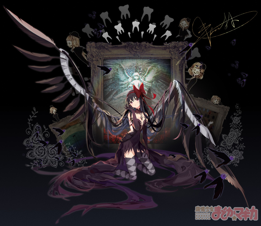 absurdres akemi_homura akuma_homura argyle_clothes argyle_legwear bare_shoulders bird black_background black_collar black_dress black_feathers black_gloves black_hair black_wings blush bow chinese_commentary clara_dolls_(madoka_magica) collar commentary_request copyright_name covered_navel dress elbow_gloves feathers female from_side full_body gloves grey_thighhighs hairband hairbow hand_in_own_hair hand_on_own_thigh hand_up highres kaname_madoka kneeling lace_collar long_hair looking_at_viewer mahou_shoujo_madoka_magica mahou_shoujo_madoka_magica:_hangyaku_no_monogatari painting_(object) parted_lips picture_frame purple_eyes red_hairband shan_tong_tong solo strapless strapless_dress teeth thighhighs ultimate_madoka very_long_hair wings