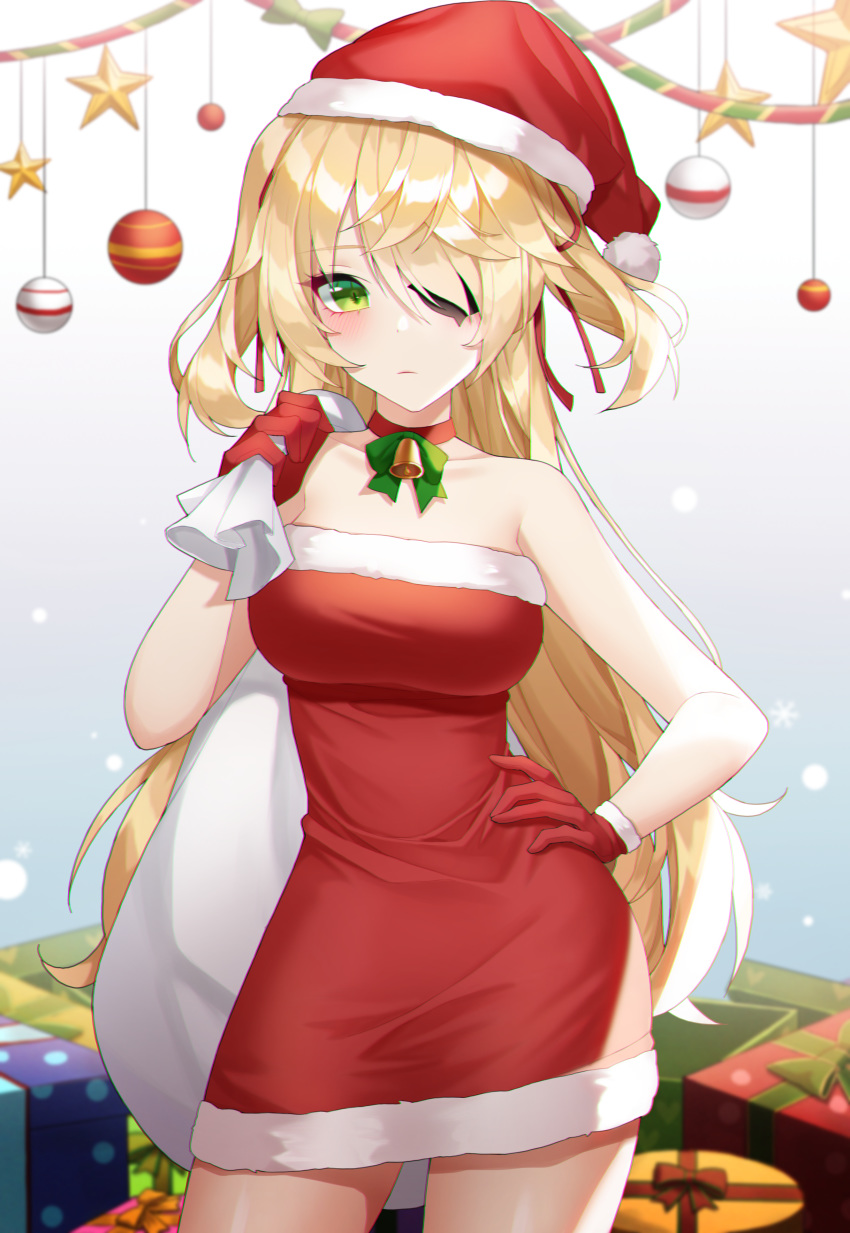 absurdres bad_id bad_pixiv_id bare_shoulders blonde_hair breasts christmas christmas_ornaments female fischl_(genshin_impact) genshin_impact gloves green_eyes hair_over_one_eye hat highres jewelry long_hair medium_breasts meoyo necklace santa_costume santa_hat solo star_(symbol) two_side_up