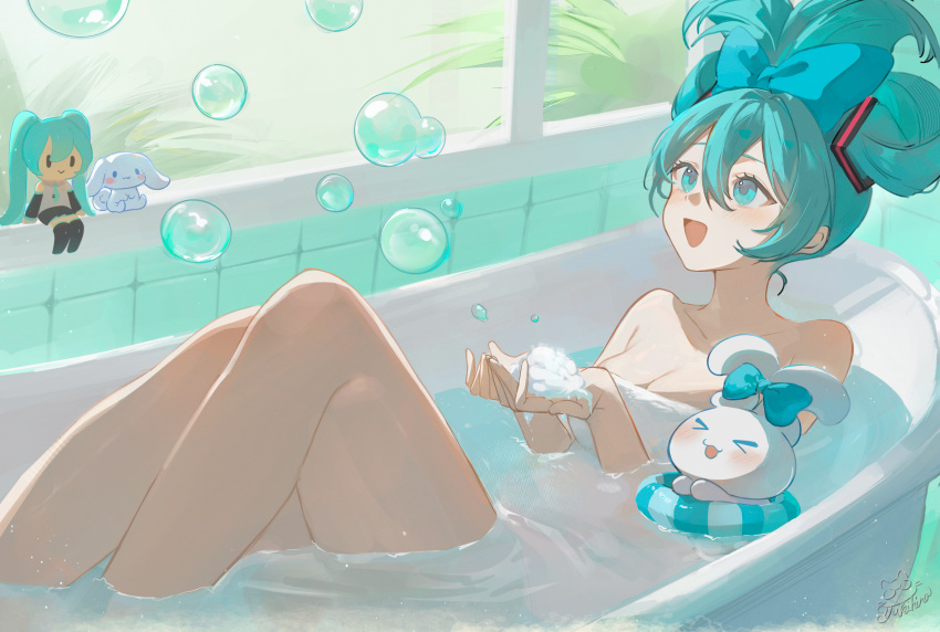 >_< absurdres alternate_hairstyle bathing bathtub blue_bow bow breasts bubble character_doll cinnamiku cinnamoroll cleavage commentary feet_out_of_frame female fuwa_fuwa_cinnamoroll green_eyes green_hair hair_up hatsune_miku highres indoors innertube knees_up large_breasts looking_up naked_towel plant sanrio smile swim_ring tied_ears tile_wall tiles towel vocaloid window yukihira_makoto