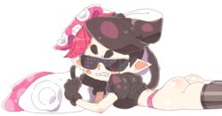 1girls 2018 angry ass callie_(splatoon) gloves highleg inkuusan looking_at_viewer lying_on_stomach middle_finger panties solo_female splatoon sunglasses thighhighs thong rating:Questionable score:69 user:R00DUDE