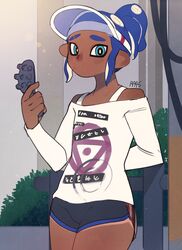 1boy alternate_version_available blue_eyes blue_hair booty_shorts dark-skinned_femboy dark-skinned_male dark_skin femboy gay girly looking_at_viewer male male_only octoling octoling_boy ponytail ra4s solo solo_focus splatoon splatoon_3 tanline visor visor_cap rating:Safe score:121 user:Yarz0nar