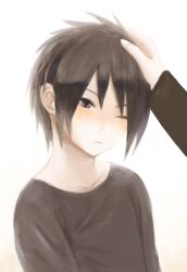  black_eyes black_hair gradient gradient_background hand_in_hair lolicon male_focus md5_mismatch naruto short_hair simple_background solo spiked_hair spiky_hair uchiha_sasuke white_background wink yu_san 