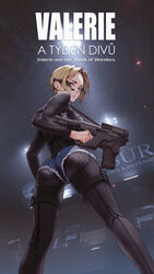  ass black_bodysuit blonde_hair blue_eyes bodysuit breasts character_name chinese_commentary closed_mouth cowboy_shot cyberpunk_(series) cyberpunk_2077 cyborg czech_commentary czech_text denim denim_shorts english_text female from_below gun highres holding holding_gun holding_weapon indoors looking_at_viewer looking_back micro_shorts mixed-language_commentary short_hair shorts shuten_(project_sky) solo submachine_gun v_(cyberpunk) weapon 