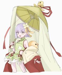  breasts dress fate/grand_order fate_(series) female green_dress hair_ribbon highres kazuradrop_(fate) looking_at_viewer oil-paper_umbrella open_mouth purple_eyes purple_hair ribbon short_hair small_breasts smile solo thighs umbrella yamamon_0 yellow_ribbon 