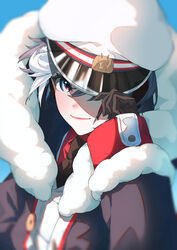  1boy androgynous azusa_(azunyan12) black_necktie blue_background blue_eyes blue_hair coat collared_shirt commentary curly_hair fur-trimmed_coat fur-trimmed_sleeves fur_trim hand_on_headwear hand_up hat hat_over_one_eye highres hood hood_down hooded_coat kaito_(vocaloid) long_sleeves looking_at_viewer male_focus multicolored_eyes multicolored_hair necktie one_eye_covered peaked_cap red_shirt shirt short_hair smile solo streaked_hair upper_body vocaloid white_hair white_hat yuki_kaito yuki_kaito_(2022) 