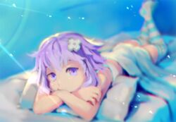  bed blurry blurry_background commentary_request d-pad d-pad_hair_ornament depth_of_field female hair_ornament looking_at_viewer lying neptune_(neptunia) neptune_(series) on_stomach purple_eyes purple_hair segamark short_hair smile solo striped_clothes striped_thighhighs thighhighs 