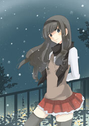  amagami bad_id bad_pixiv_id black_eyes black_hair black_thighhighs female hairband long_hair morishima_haruka photoshop_(medium) plaid plaid_skirt scarf skirt snow solo thighhighs ui_(majiwi) zettai_ryouiki 