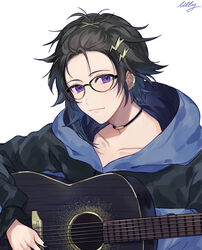  1boy acoustic_guitar alternate_hairstyle bespectacled bishounen black_hair closed_mouth forehead glasses guitar hair_ornament hairclip highres holding holding_instrument holostars hood hood_down instrument jacket kanade_izuru light_smile lightning_bolt_hair_ornament lightning_bolt_symbol looking_at_viewer male_focus music official_alternate_costume purple_eyes riri_zuran signature simple_background solo virtual_youtuber white_background 