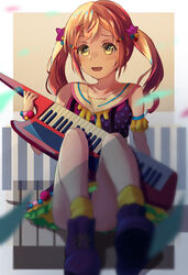  bad_id bad_pixiv_id bang_dream! bead_bracelet beads bracelet brown_eyes brown_hair commentary_request convenient_leg female hair_ornament highres ichigaya_arisa instrument jewelry keytar kyarage_(soda) medium_hair necklace polka_dot purple_footwear short_twintails sitting socks solo star_(symbol) star_hair_ornament tan_background twintails yellow_socks 