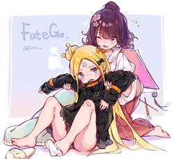  2girls abigail_williams_(fate) abigail_williams_(traveling_outfit)_(fate) arm_grab artist_name bandaid bandaid_on_knee bandaid_on_leg barefoot black_hair black_jacket blonde_hair blue_eyes blush bow commentary copyright_name english_commentary fangs fate/grand_order fate_(series) flower flying_sweatdrops grabbing grabbing_from_behind hair_bun hair_flower hair_ornament hairbow jacket katsushika_hokusai_(fate) katsushika_hokusai_(traveling_outfit)_(fate) kneeling multiple_girls official_alternate_costume one_eye_closed open_mouth paintbrush purple_eyes signature single_hair_bun sitting slippers uchuunin wavy_mouth 