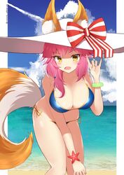  absurdres animal_ear_fluff animal_ears beach bikini blue_bikini blue_sky bracelet breasts cloud commentary_request day ears_through_headwear fate/grand_order fate_(series) female fox_ears fox_girl fox_tail hat highres jewelry large_breasts ocean outdoors pink_hair side-tie_bikini_bottom sky solo sun_hat swimsuit tail tamamo_(fate) tamamo_no_mae_(swimsuit_lancer)_(fate) tamamo_no_mae_(swimsuit_lancer)_(third_ascension)_(fate) yellow_eyes yomogi_uehara 