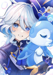  absurdres ahoge animal ascot blue_ascot blue_eyes blue_hat blue_jacket blush brooch bubble commentary_request eyes_visible_through_hair female furina_(genshin_impact) genshin_impact grin hair_intakes hat highres holding holding_animal jacket jewelry long_hair long_sleeves looking_at_viewer mugita_(mokankan) partial_commentary smile solo surintendante_chevalmarin teeth top_hat upper_body very_long_hair white_background white_hair 