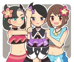  3girls aqua_eyes asymmetrical_bangs black_hair brown_eyes brown_hair commentary_request flower gloria_(pokemon) gloria_(summer_2021)_(pokemon) grey_background grey_eyes hair_flower hair_ornament halterneck hibiscus highres jewelry kokashiho marley_(pokemon) marnie_(pokemon) marnie_(summer_2021)_(pokemon) medium_hair midriff multiple_girls navel necklace official_alternate_costume open_mouth parted_bangs pokemon pokemon_dppt pokemon_masters_ex short_hair simple_background smile swept_bangs teeth upper_teeth_only 