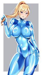  blonde_hair blue_eyes blush breasts covered_navel female grin hand_on_own_hip highres large_breasts looking_at_viewer metroid ponytail samus_aran shiny_clothes skin_tight smile solo volyz zero_suit 