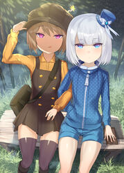  2girls :q bag blue_eyes blue_headwear blue_jacket brown_dress brown_hair brown_headwear buttons closed_mouth double-breasted dress from_above grass hat highres jacket locked_arms long_sleeves looking_at_viewer medium_hair mini_hat mini_top_hat multiple_girls on_bench outdoors pinafore_dress pink_eyes shirt shoulder_bag sitting skindentation sleeveless sleeveless_dress smile thighhighs tongue tongue_out top_hat unizou viprpg white_hair yellow_shirt 