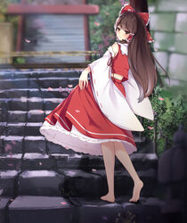  absurdres barefoot blush bow brown_eyes brown_hair collared_vest commentary_request detached_sleeves female frilled_skirt frills full_body hair_tubes hairbow hakurei_reimu highres long_hair long_sleeves midriff muyue nontraditional_miko outdoors red_bow red_skirt red_vest ribbon-trimmed_sleeves ribbon_trim skirt skirt_hold soles stairs stone_stairs toes torii touhou very_long_hair vest white_sleeves wide_sleeves 