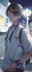  1boy absurdres alternate_costume backpack bag black_choker choker guriddopitto head_tilt highres jewelry lamppost looking_at_viewer male_focus multicolored_hair nijisanji nijisanji_en orange_hair parted_lips pink_hair purple_hair ring shirt shu_yamino smile solo spiked_choker spikes streaked_hair stussy_(brand) virtual_youtuber white_shirt 