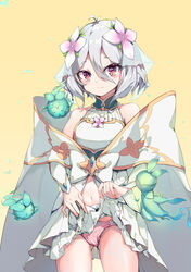  antenna_hair ass_visible_through_thighs bare_shoulders blush bow cape chinese_commentary closed_mouth clothes_lift clothing_cutout commentary_request cowboy_shot creature detached_sleeves elf female flower grey_hair hair_between_eyes hair_flower hair_ornament highres kokkoro_(princess)_(princess_connect!) kokkoro_(princess_connect!) layered_skirt leaf lifting_own_clothes long_sleeves longzi_(lez) looking_at_viewer navel navel_cutout panties pink_flower pink_panties pointy_ears princess_connect! princess_form_(princess_connect!) purple_eyes short_hair simple_background skirt skirt_lift smile solo split_mouth underwear upskirt white_bow white_cape white_skirt yellow_background 