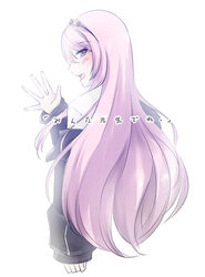  1boy black_bow black_hairband black_jacket blush bow hairband hairbow highres holostars jacket kureno_(clern) long_hair long_sleeves looking_at_viewer looking_back male_focus open_mouth otoko_no_ko pink_hair purple_eyes simple_background sleeves_past_wrists solo translated tsukishita_kaoru very_long_hair virtual_youtuber waving_arm white_background 