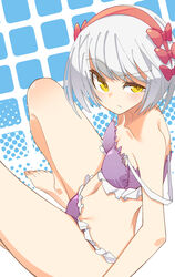  barefoot bikini commentary_request female flat_chest hairband halftone halftone_background highres looking_at_viewer midriff navel nisekoi paula_mccoy short_hair silver_hair solo swimsuit total9 uneven_eyes yellow_eyes 