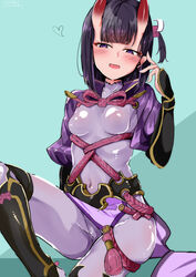  armor black_gloves blue_background blush bob_cut bodysuit breasts cosplay covered_navel elbow_gloves eyeliner fate/grand_order fate_(series) female fingerless_gloves gloves hair_ornament highres horns japanese_armor knee_up kote long_sleeves looking_at_viewer makeup minamoto_no_raikou_(fate) minamoto_no_raikou_(fate)_(cosplay) nagatani_(nagata2) one_side_up oni open_mouth pelvic_curtain purple_bodysuit purple_eyes purple_hair ribbed_sleeves rope short_hair shuten_douji_(fate) sitting skin-covered_horns small_breasts smile tassel thighs 