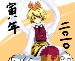  animal_print bad_id bad_pixiv_id black_hair blonde_hair blush commentary_request female kedama_(touhou) looking_at_viewer lowres multicolored_hair partial_commentary short_hair sitting smile solo tiger_print toramaru_shou touhou two-tone_hair yellow_eyes yu-ves 