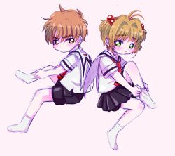  1boy bad_id bad_pixiv_id brown_eyes brown_hair cardcaptor_sakura chibi female green_eyes hair_bobbles hair_ornament kinomoto_sakura li_syaoran lowres pekoperi school_uniform serafuku short_hair socks tomoeda_elementary_school_uniform 