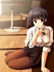  3d_background arm_support asou_asuna black_hair bow brown_eyes female finger_to_mouth katou_kakashi light_smile pantyhose short_hair sitting solo tenshi_no_inai_12-gatsu waitress 