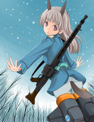  animal_ears bad_id bad_pixiv_id drum_magazine eila_ilmatar_juutilainen female fox_ears fox_girl fox_tail gun machine_gun magazine_(weapon) mg42 military military_uniform pantyhose rifle snow sobako_(artist) solo strike_witches striker_unit tail uniform weapon white_pantyhose world_witches_series 