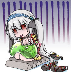  artist_name barefoot blue_hairband bow breasts chibi chibi_only cleavage commentary_request dated drooling empty_eyes female full_body grey_bow grey_hair hairband hairbow japanese_clothes kimono kneeling large_breasts mouth_drool ninja oboro_(ragnarok_online) one_side_up open_mouth poporing ragnarok_online red_eyes seiza sitting slime_(creature) solo takaha_momo white_kimono 