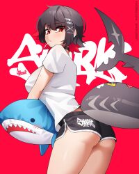  absurdres ass black_choker black_hair black_shorts breasts choker dolphin_shorts ellen_joe female fins fish_tail highres holding jestami large_breasts looking_at_viewer mole red_background red_eyes shark_tail shirt short_hair short_sleeves shorts signature simple_background solo stuffed_animal stuffed_shark stuffed_toy t-shirt tail white_shirt zenless_zone_zero 