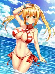  ahoge arm_up bead_bracelet beads bikini blonde_hair blue_sky blush bracelet breasts closed_mouth cloud commentary_request criss-cross_halter day earrings fate/grand_order fate_(series) female green_eyes hair_intakes halterneck jewelry large_breasts long_hair looking_at_viewer navel nero_claudius_(fate) nero_claudius_(swimsuit_caster)_(fate) ocean outdoors red_bikini shimo_(shimo_00) side-tie_bikini_bottom sky smile solo swimsuit twintails wading wet 