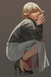  black_footwear black_shirt blonde_hair breasts brown_background closed_mouth commentary_request dated_commentary female full_body genderswap_(mtf) hair_between_eyes higekiri_(touken_ranbu) high_heels impossible_clothes impossible_shirt large_breasts looking_at_viewer rule_63 shirt short_hair simple_background skirt smile solo squatting steepled_fingers touken_ranbu white_skirt yellow_eyes z.i 