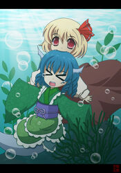  &gt;_&lt; 2girls air_bubble biting blonde_hair blue_hair bubble closed_eyes commentary_request drill_hair fangs fins frilled_kimono frills hair_ribbon head_biting head_fins highres japanese_clothes kimono letterboxed light_rays long_sleeves looking_at_viewer mermaid monster_girl multiple_girls obi open_mouth photoshop_(medium) plant red_eyes ribbon rumia sash short_hair sleeves_past_wrists sunbeam sunlight touhou underwater wakasagihime wide_sleeves woofey 