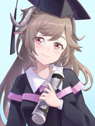  absurdres animal_ears arknights black_hat blue_background brown_hair chinese_commentary commentary eyjafjalla_(arknights) female hat head_tilt highres holding horns ling_huanxiang long_hair long_sleeves looking_at_viewer mortarboard pink_eyes sheep_ears sheep_horns simple_background smile solo upper_body 