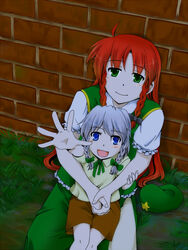  2girls :d against_wall aged_down arm_up beret blue_eyes china_dress chinese_clothes commentary_request dress field grass green_dress green_eyes grey_hair hat hong_meiling izayoi_sakuya long_hair looking_at_viewer looking_up multiple_girls open_mouth outstretched_arm plant red_hair ribbon sento_(iroiro_gottani) smile spread_fingers star_(symbol) touhou very_long_hair 