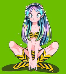  animal_print bikini blue_hair boots breasts cleavage collarbone cone_horns crossed_legs female full_body gradient_hair green_background green_hair highres horns indian_style knee_boots knees_up long_hair lum muda_rengou_to_ziggy_stardust multicolored_hair navel own_hands_together pointy_ears print_bikini print_boots sidelocks signature simple_background sitting smile solo swimsuit tiger_print urusei_yatsura 