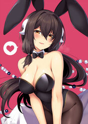  animal_ears azur_lane beads black_bow black_bowtie black_hair black_leotard black_pantyhose bow bowtie breasts brown_eyes cleavage cowboy_shot detached_collar female hair_between_eyes heart horns horosuke large_breasts leaning_forward leotard long_hair mikasa_(azur_lane) pantyhose playboy_bunny rabbit_ears red_background simple_background solo spoken_heart strapless strapless_leotard 