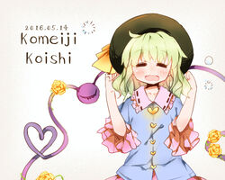  =_= character_name closed_eyes commentary_request cosplay eyeball female flower frills green_hair hat heart heart_of_string komeiji_koishi komeiji_satori komeiji_satori_(cosplay) plug_(feng-yushu) rose short_hair simple_background solo third_eye touhou upper_body white_background yellow_flower yellow_rose 